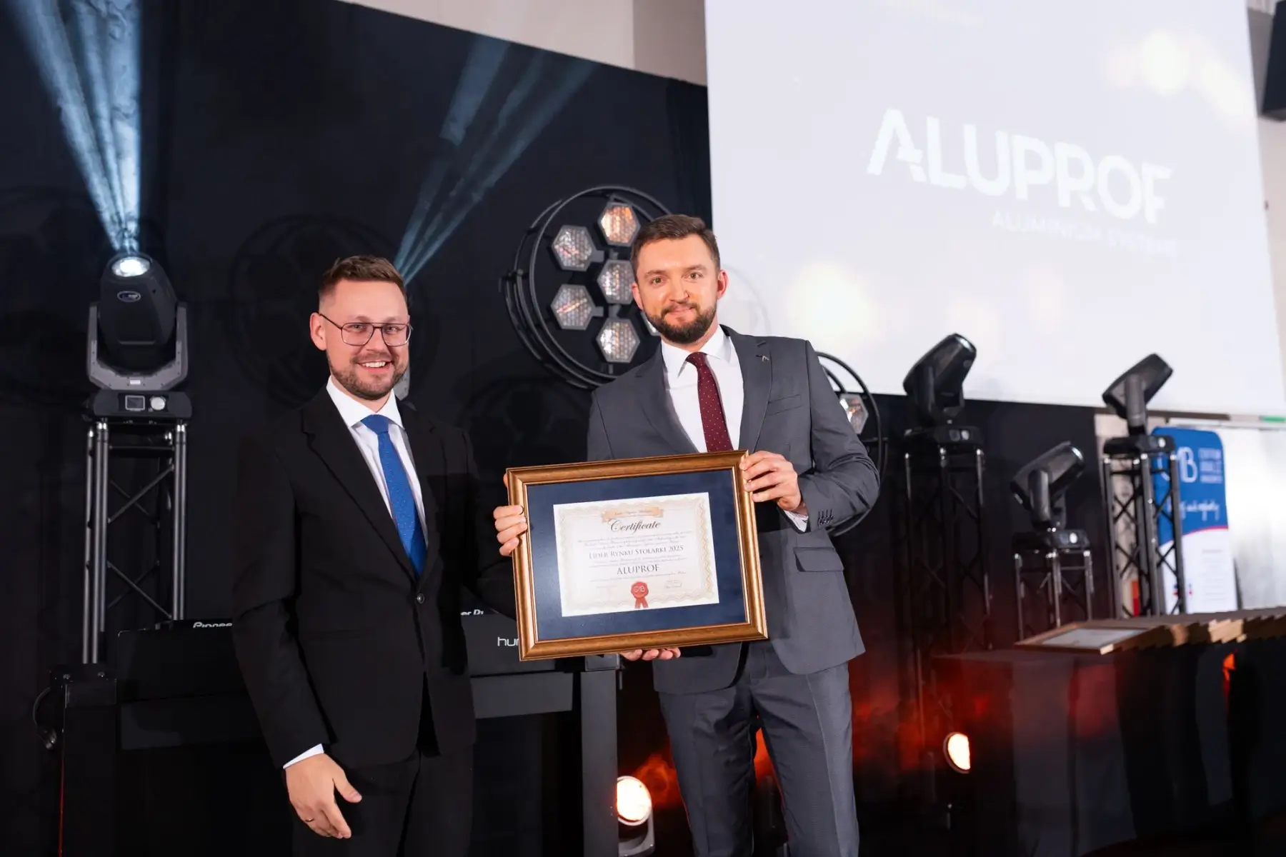 Aluprof uitgeroepen tot Marktleider in de Schrijnwerksector 2025 in twee categorieën